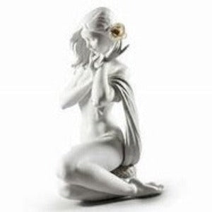 Subtle moonlight Woman Figurine. White. Limited edition