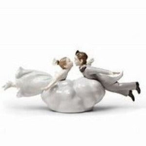 Wedding in the air Couple Figurine